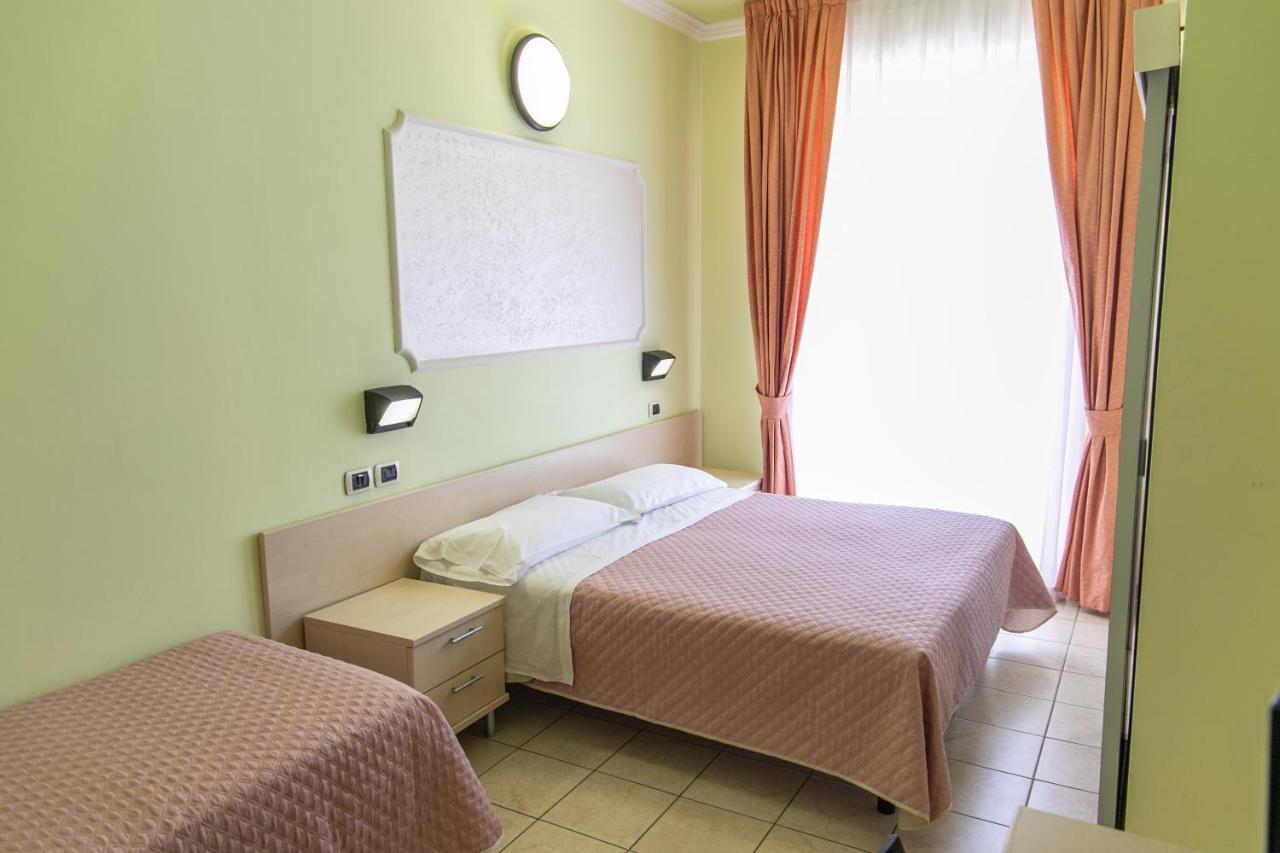 Hotel Liana Rimini Luaran gambar