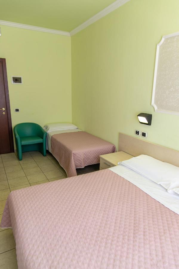 Hotel Liana Rimini Luaran gambar