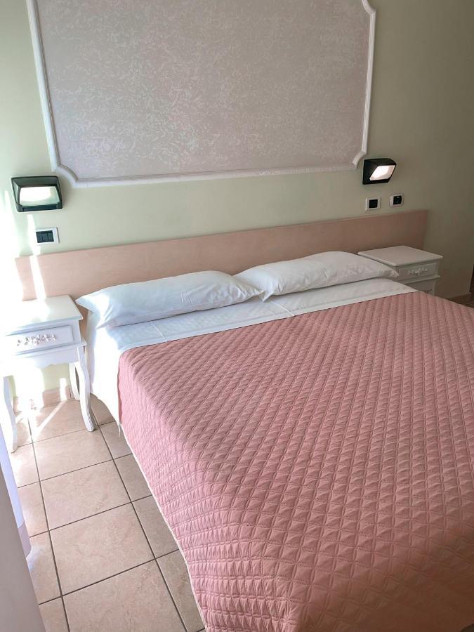 Hotel Liana Rimini Luaran gambar