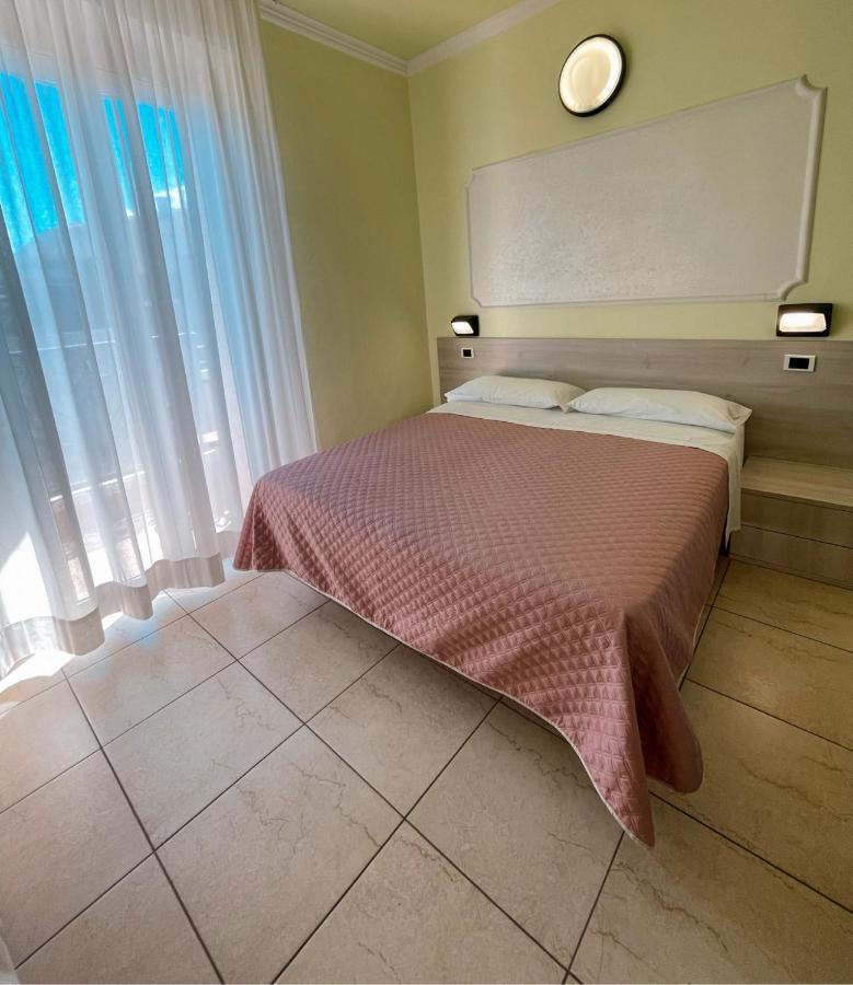 Hotel Liana Rimini Luaran gambar