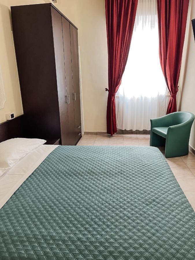 Hotel Liana Rimini Luaran gambar