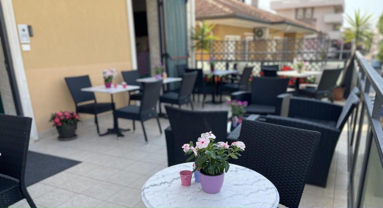 Hotel Liana Rimini Luaran gambar