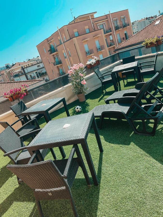 Hotel Liana Rimini Luaran gambar