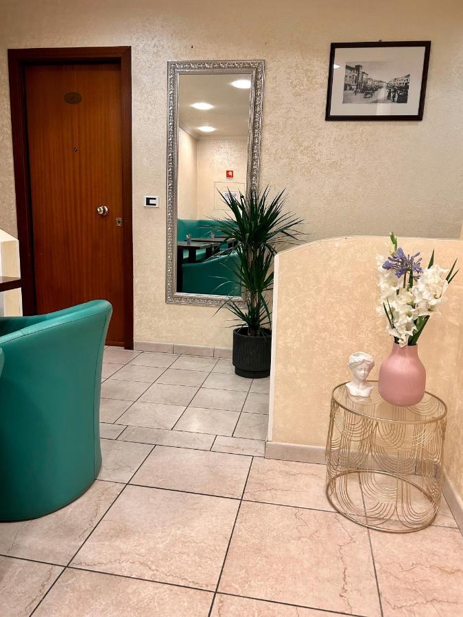 Hotel Liana Rimini Luaran gambar